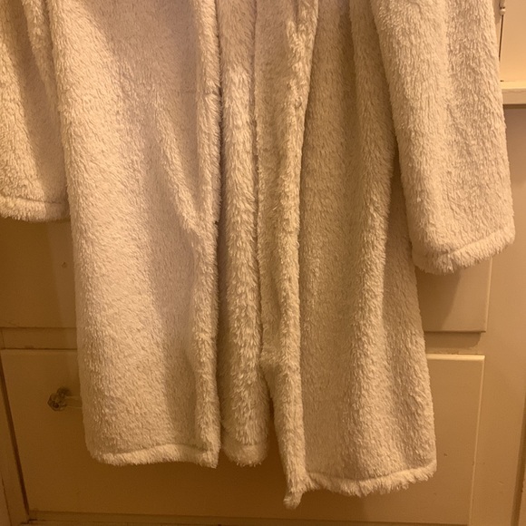 Cream Colored Bath Robe Size Large / XL - Picture 3 of 6